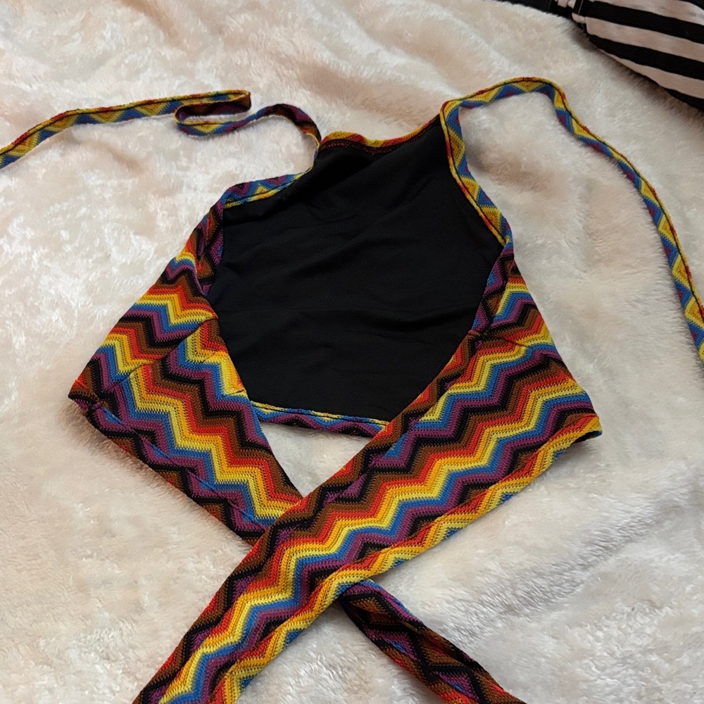 Multicolor Chevron Crop Top - Picture 2 of 3
